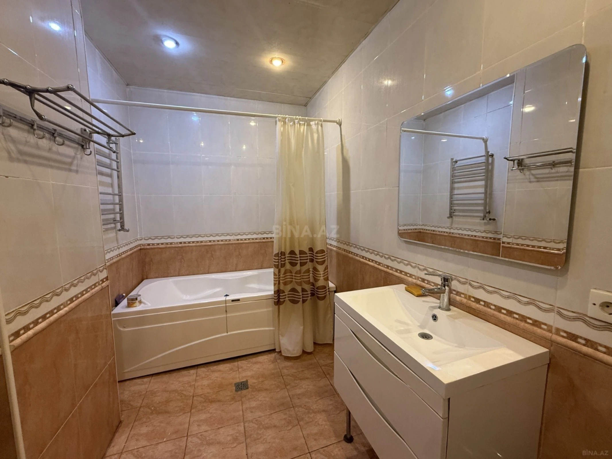 Satılır 4 otaqlı mənzil 222.3 m²