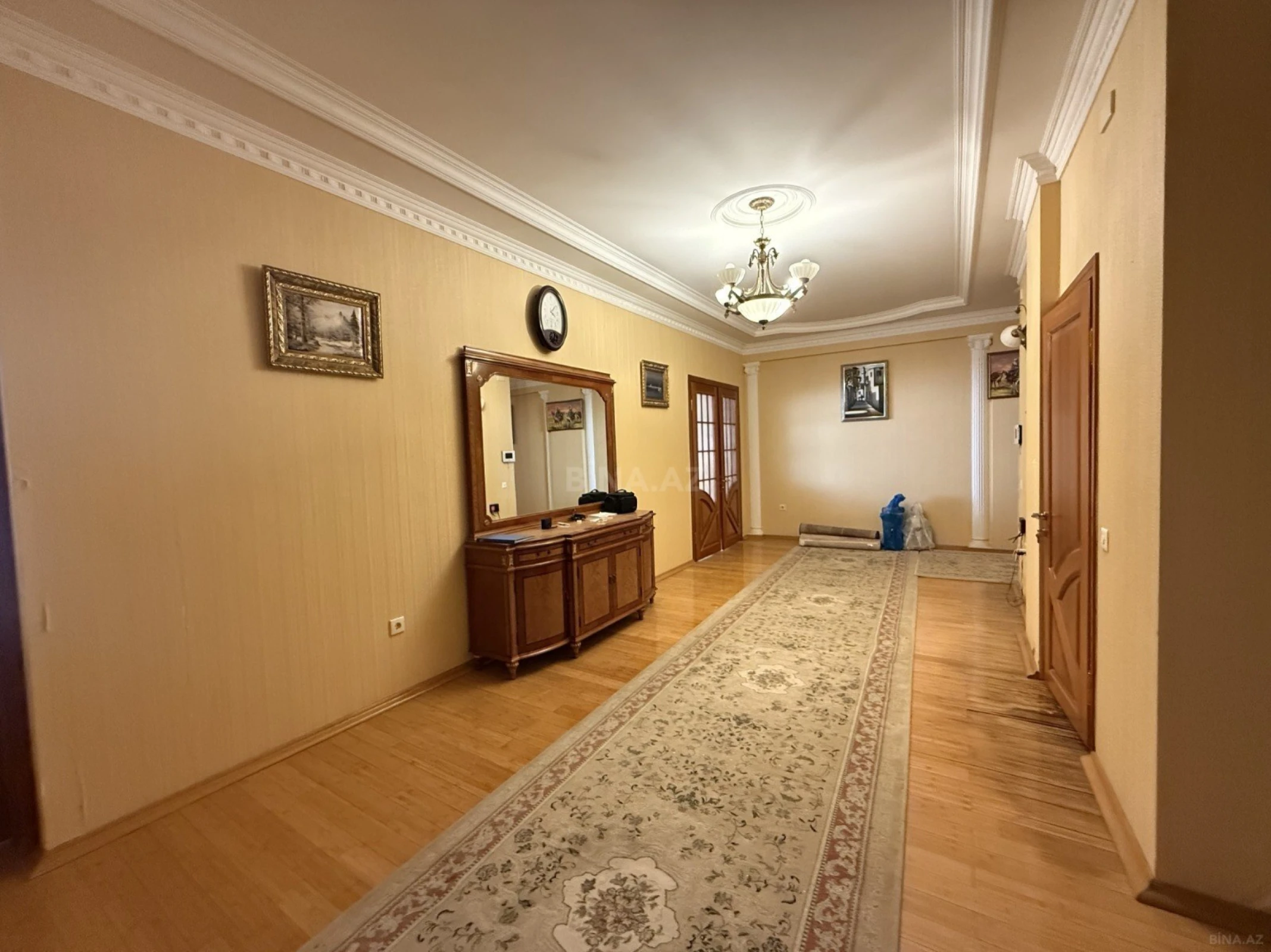 Satılır 4 otaqlı mənzil 222.3 m²