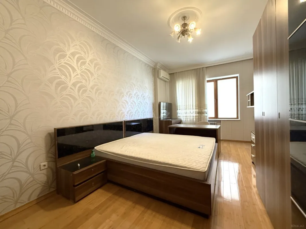 Satılır 4 otaqlı mənzil 222.3 m²