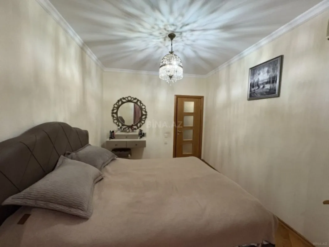 Satılır 4 otaqlı mənzil 105 m²