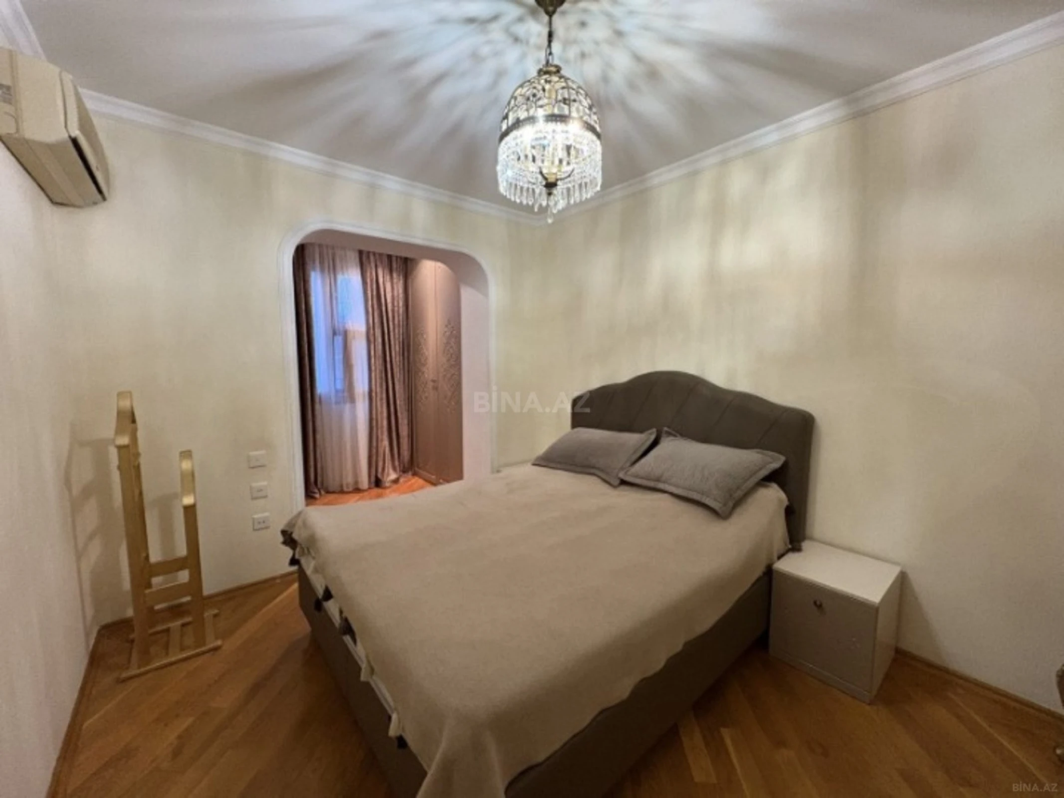 Satılır 4 otaqlı mənzil 105 m²