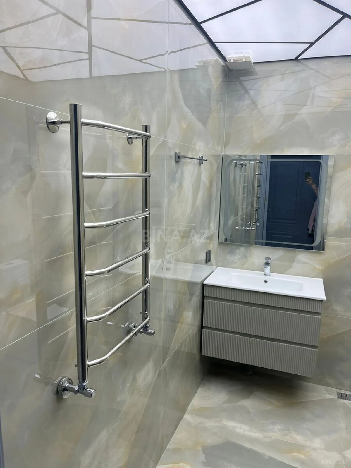 Satılır 3 otaqlı mənzil 115 m²