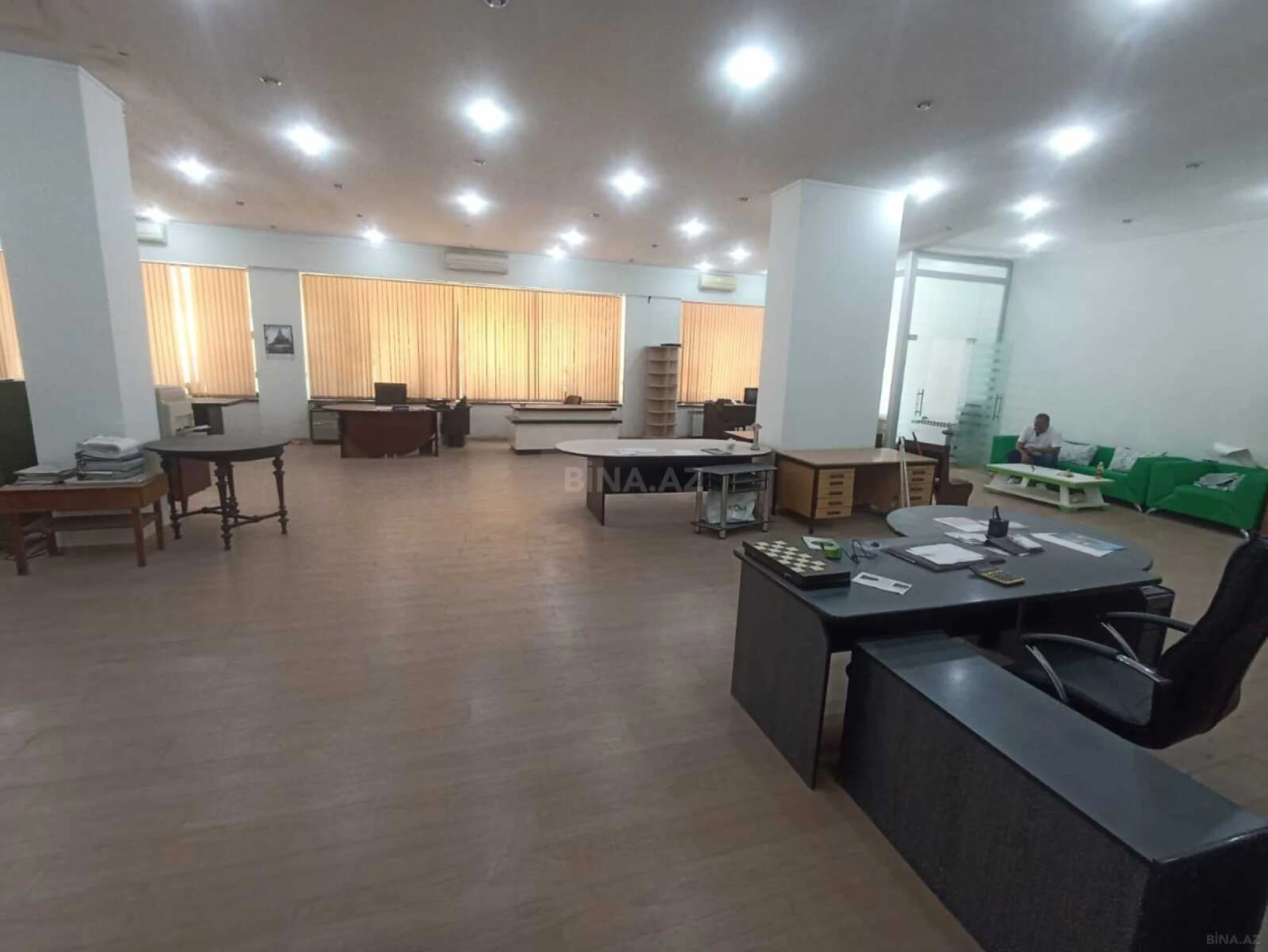 Kirayə verilir 3 otaqlı ofis 250 m²