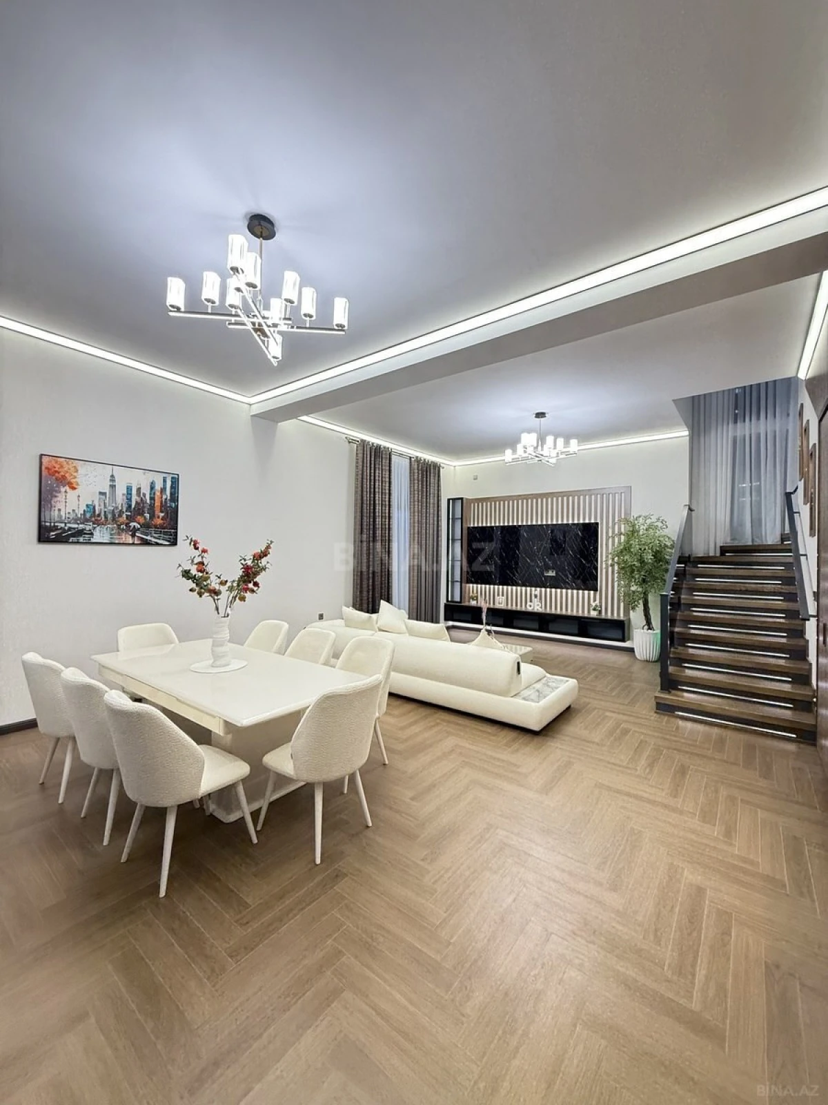Satılır 5 otaqlı həyət evi 240 m²