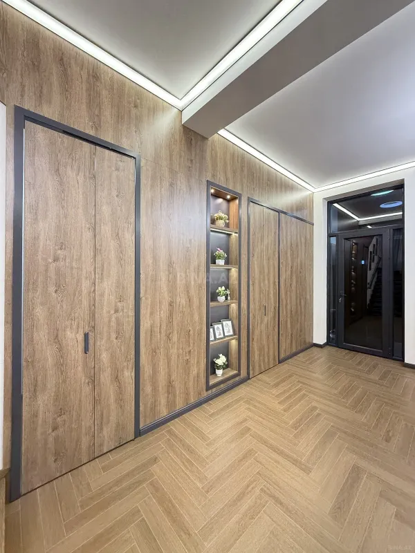 Satılır 5 otaqlı həyət evi 240 m²