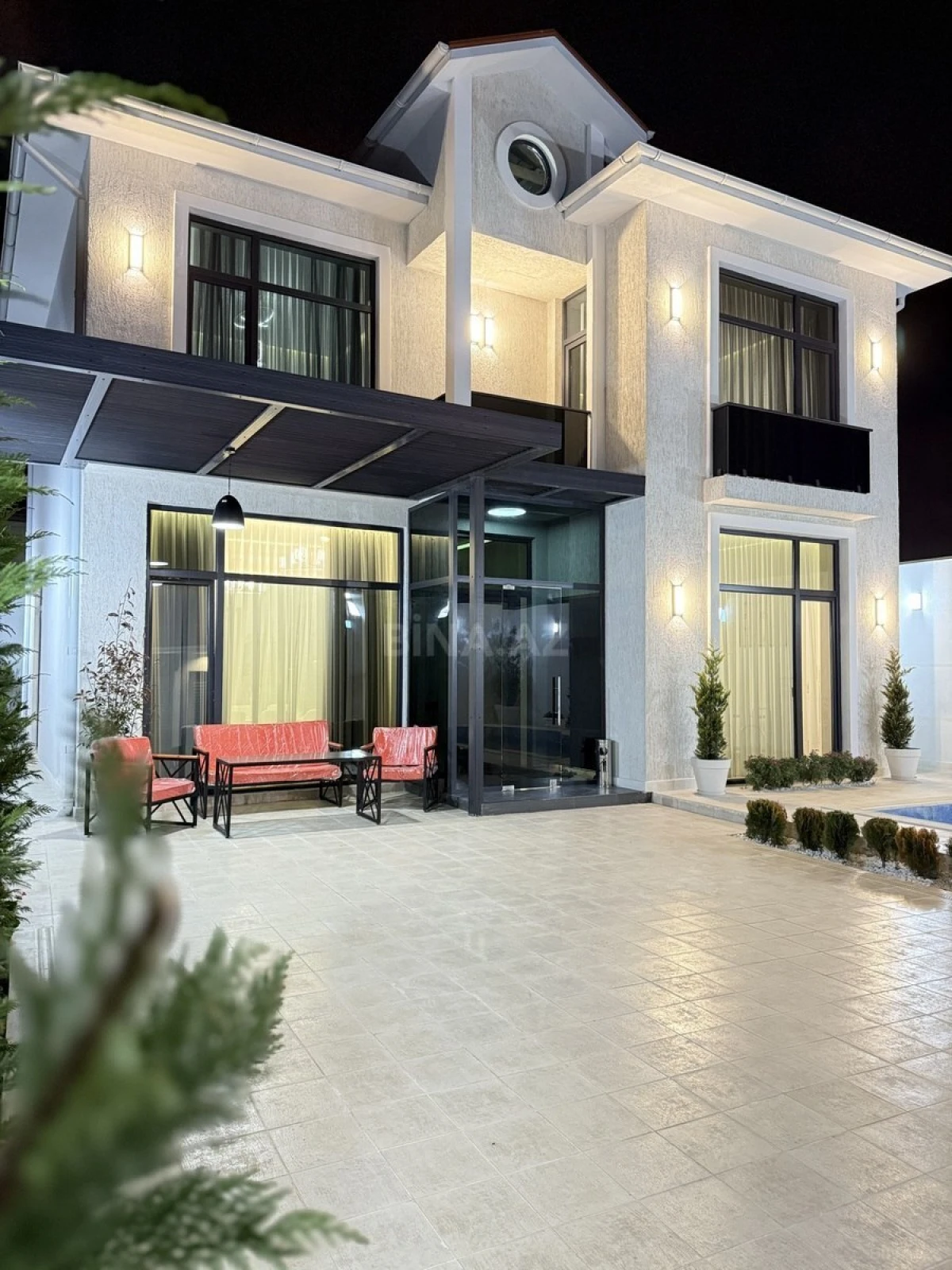 Satılır 5 otaqlı həyət evi 240 m²