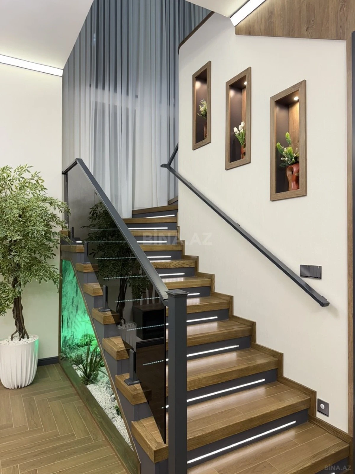 Satılır 5 otaqlı həyət evi 240 m²