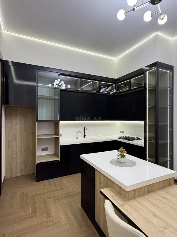 Satılır 5 otaqlı həyət evi 240 m²