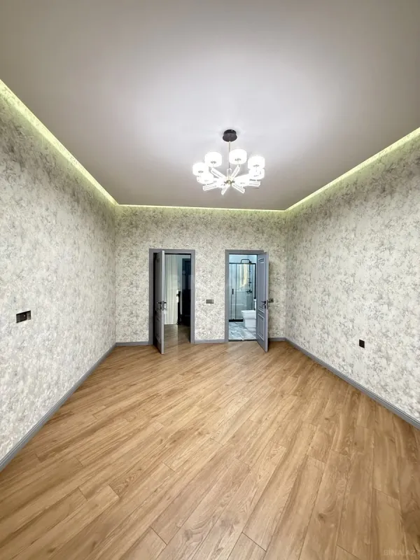 Satılır 5 otaqlı həyət evi 240 m²