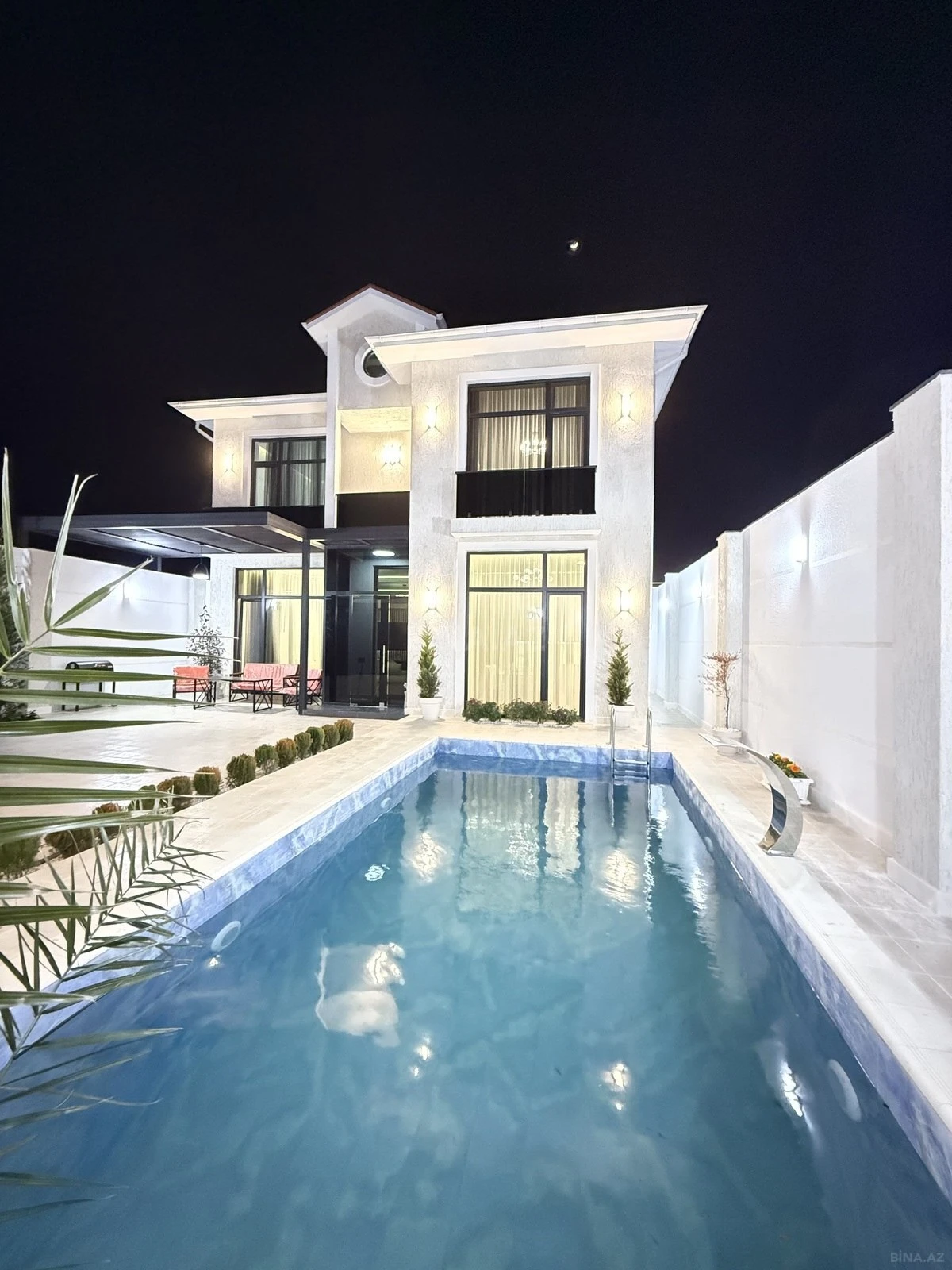 Satılır 5 otaqlı həyət evi 240 m²