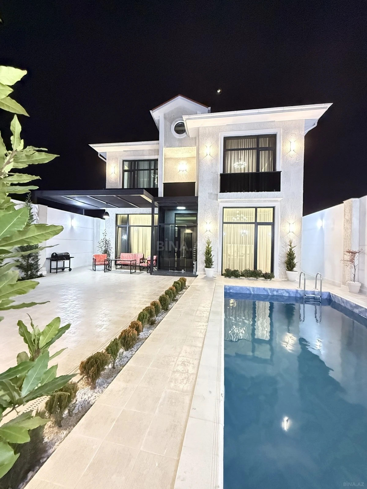 Satılır 5 otaqlı həyət evi 240 m²