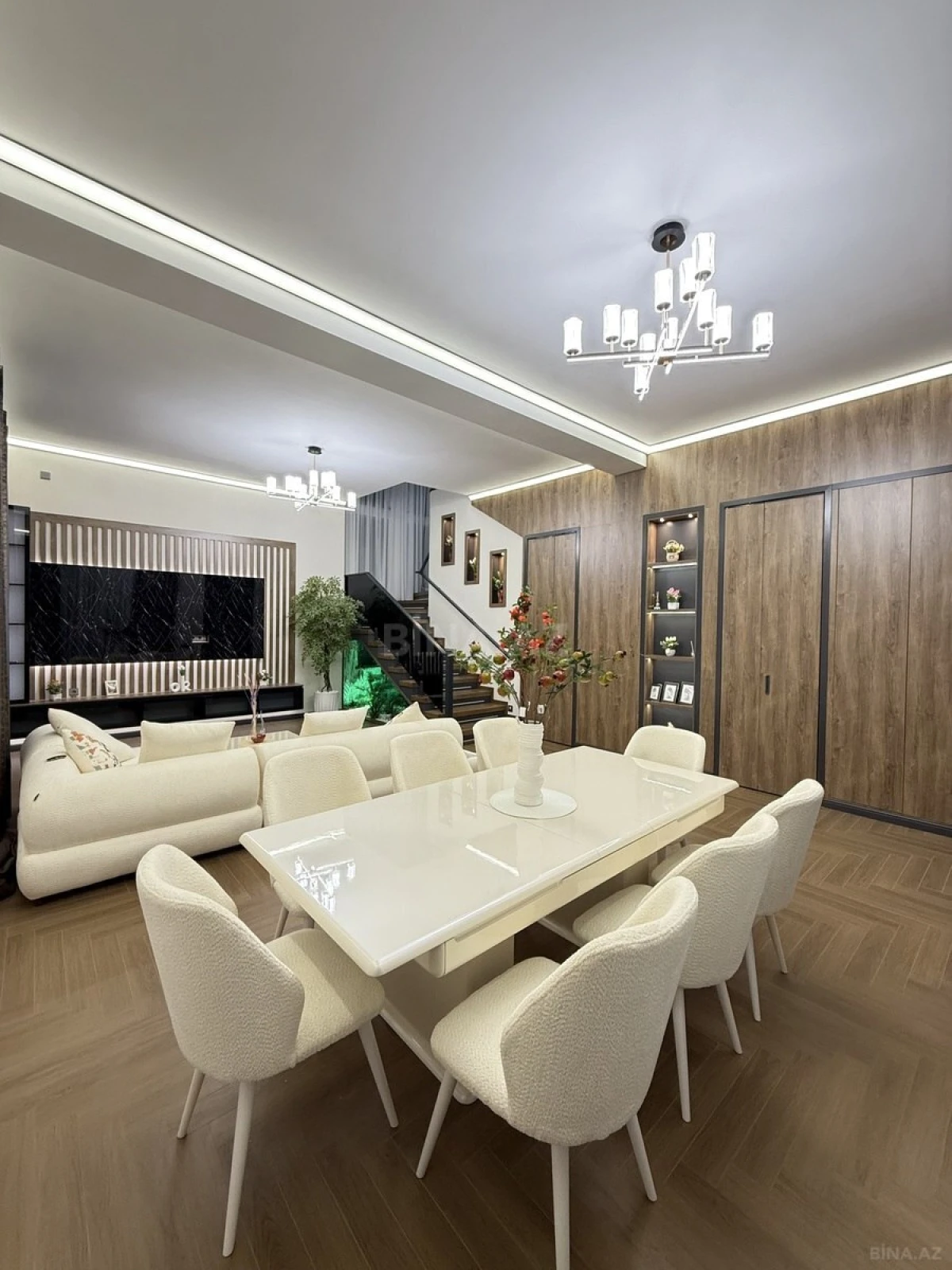 Satılır 5 otaqlı həyət evi 240 m²