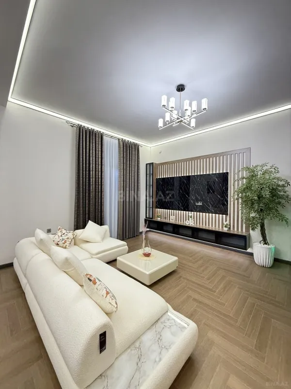 Satılır 5 otaqlı həyət evi 240 m²