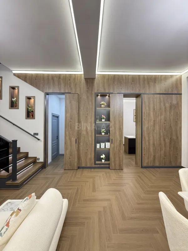 Satılır 5 otaqlı həyət evi 240 m²