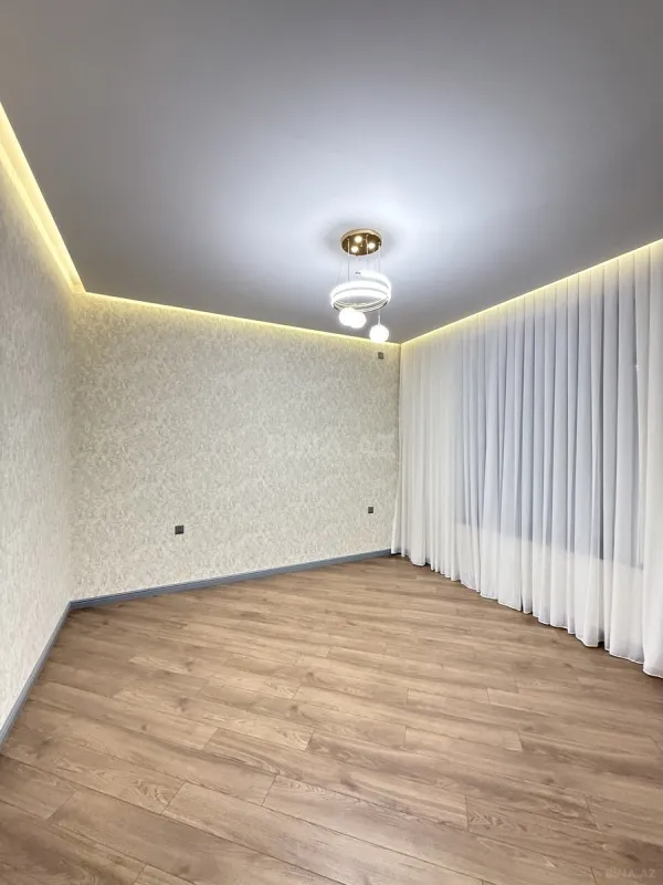 Satılır 5 otaqlı həyət evi 240 m²