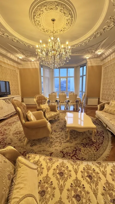 Kirayə verilir 3 otaqlı mənzil 130 m²