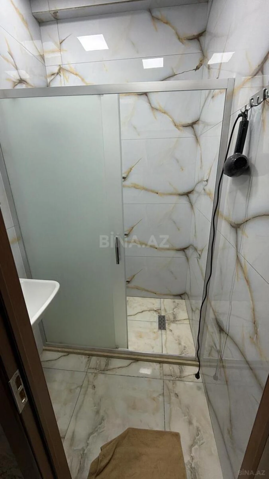 Kirayə verilir 1 otaqlı mənzil 60 m²