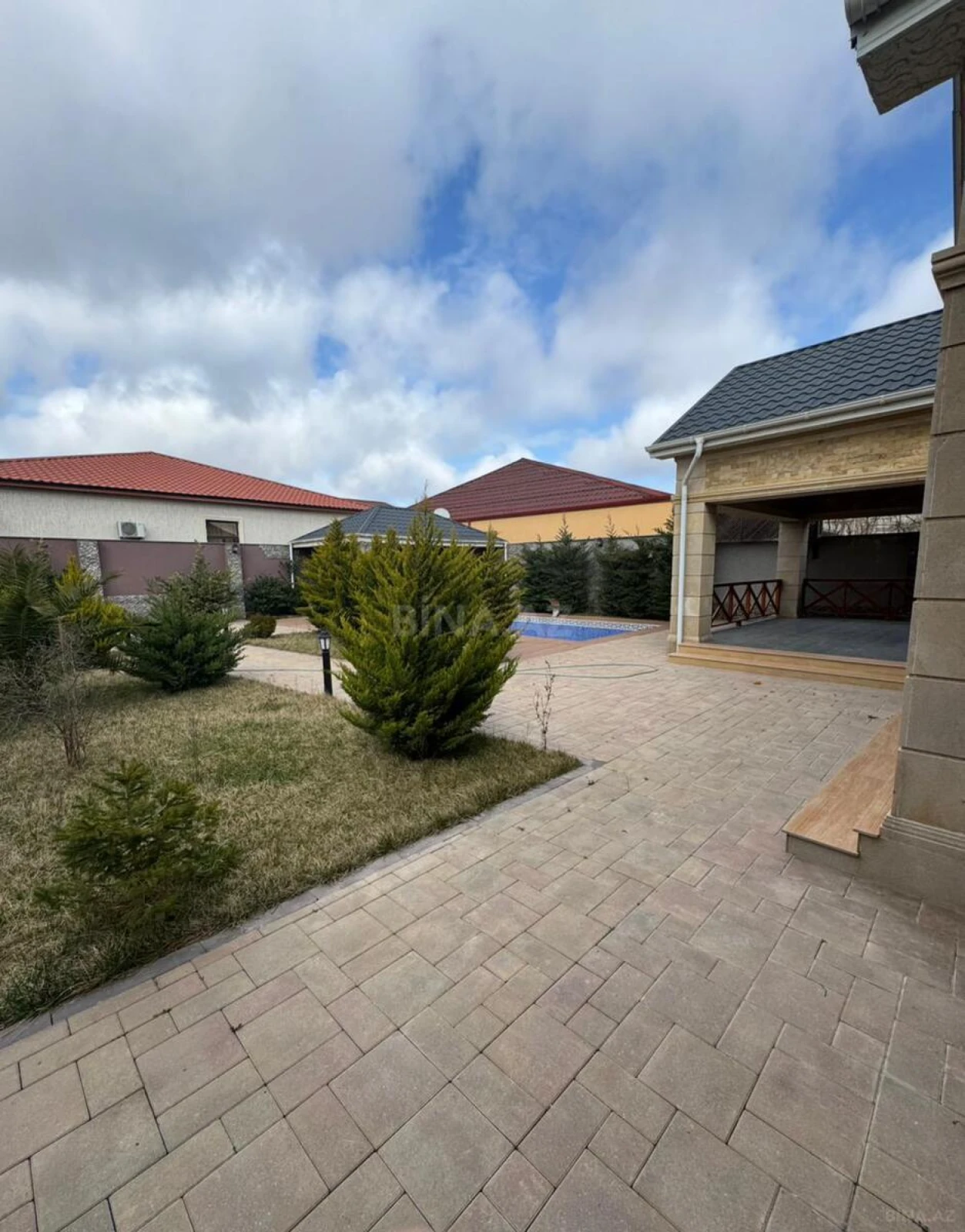 Satılır 4 otaqlı həyət evi 200 m²