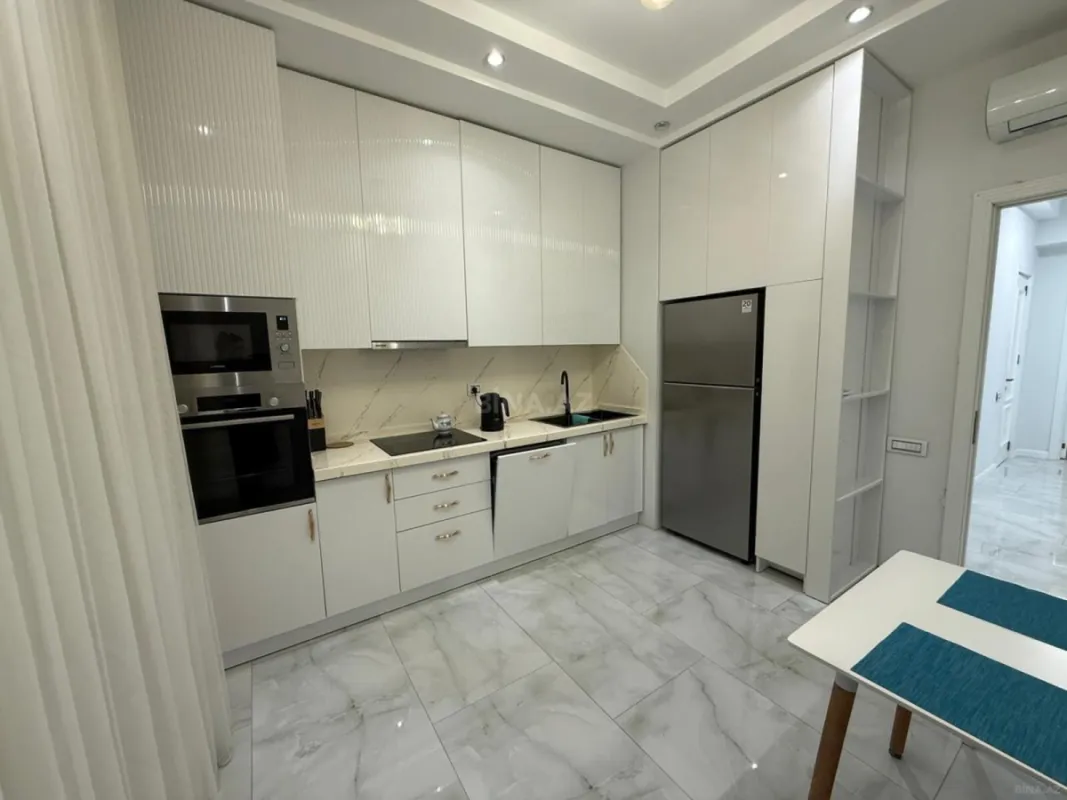 Kirayə verilir 3 otaqlı mənzil 130 m²