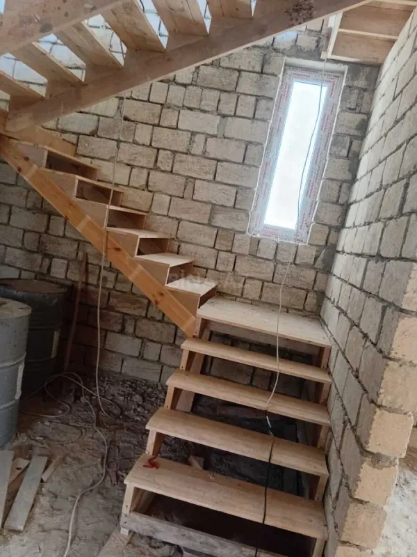Satılır 4 otaqlı həyət evi 180 m²