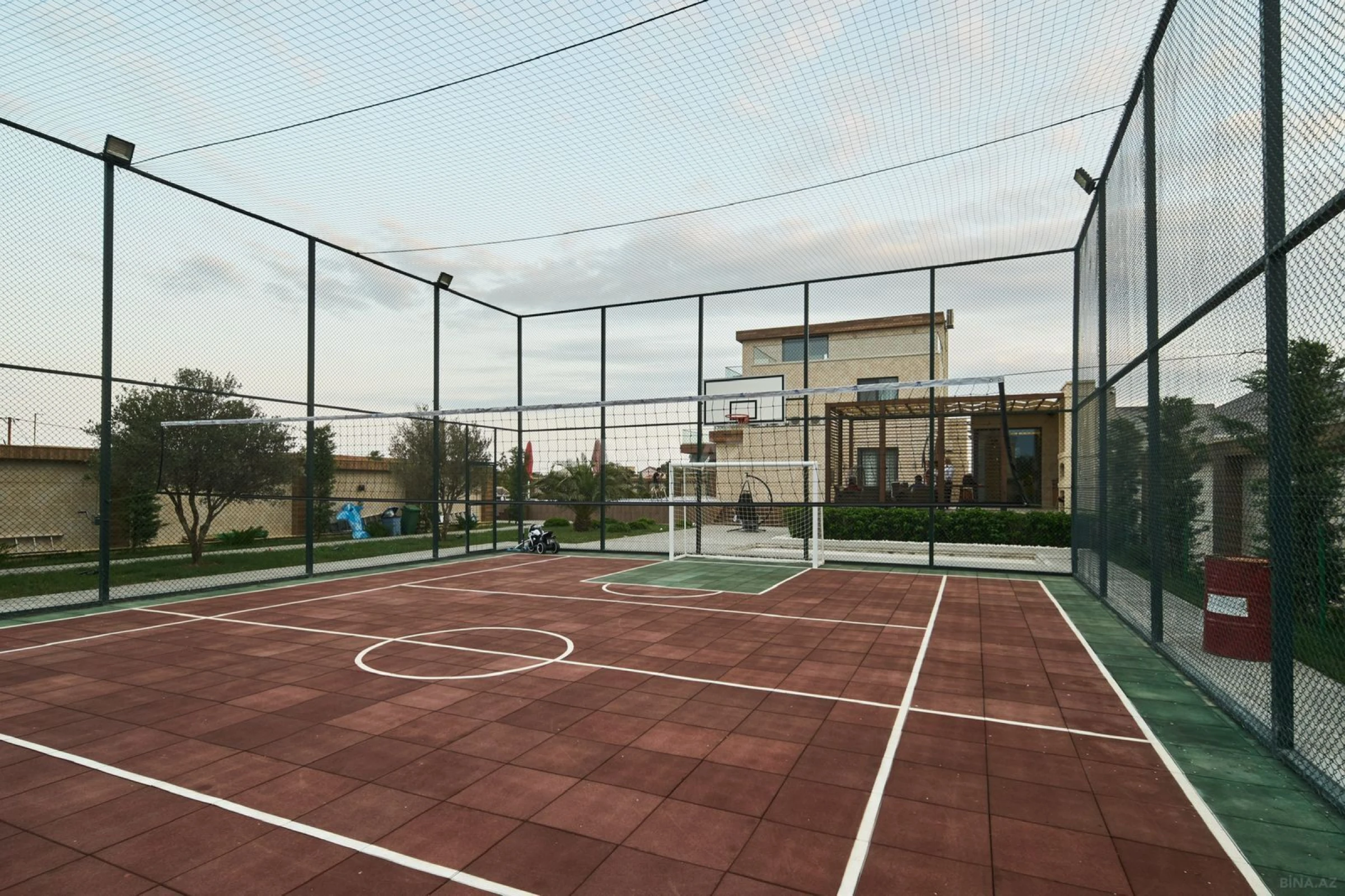 Kirayə verilir 6 otaqlı həyət evi 360 m²