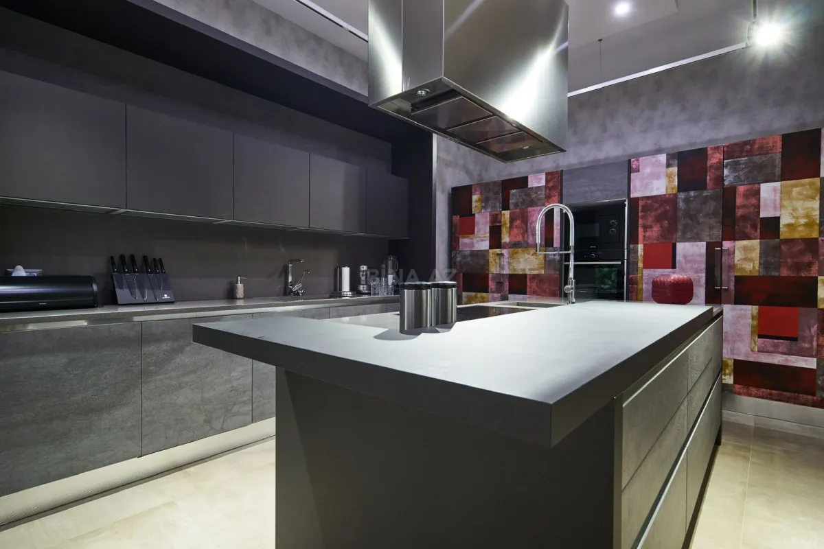 Kirayə verilir 6 otaqlı həyət evi 360 m²