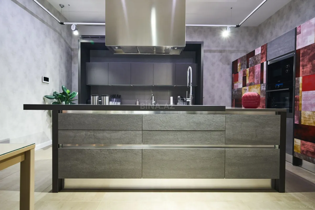 Kirayə verilir 6 otaqlı həyət evi 360 m²