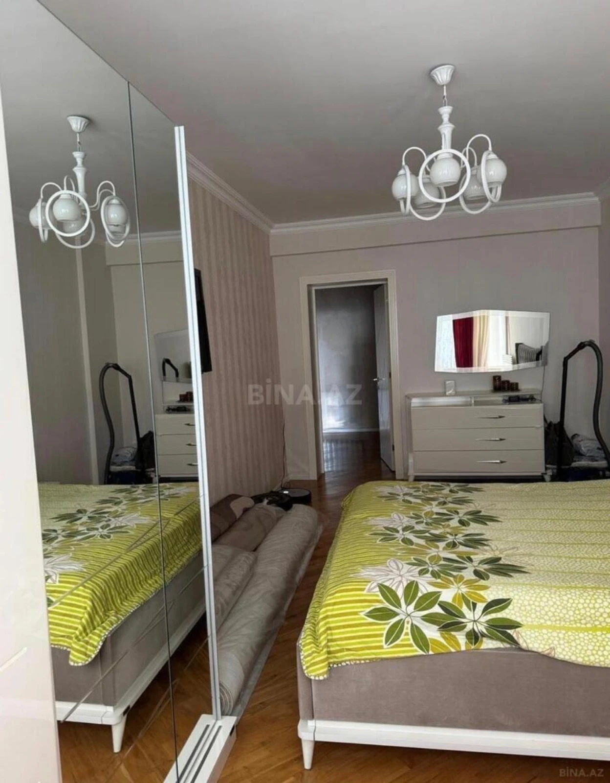 Satılır 3 otaqlı mənzil 130 m²