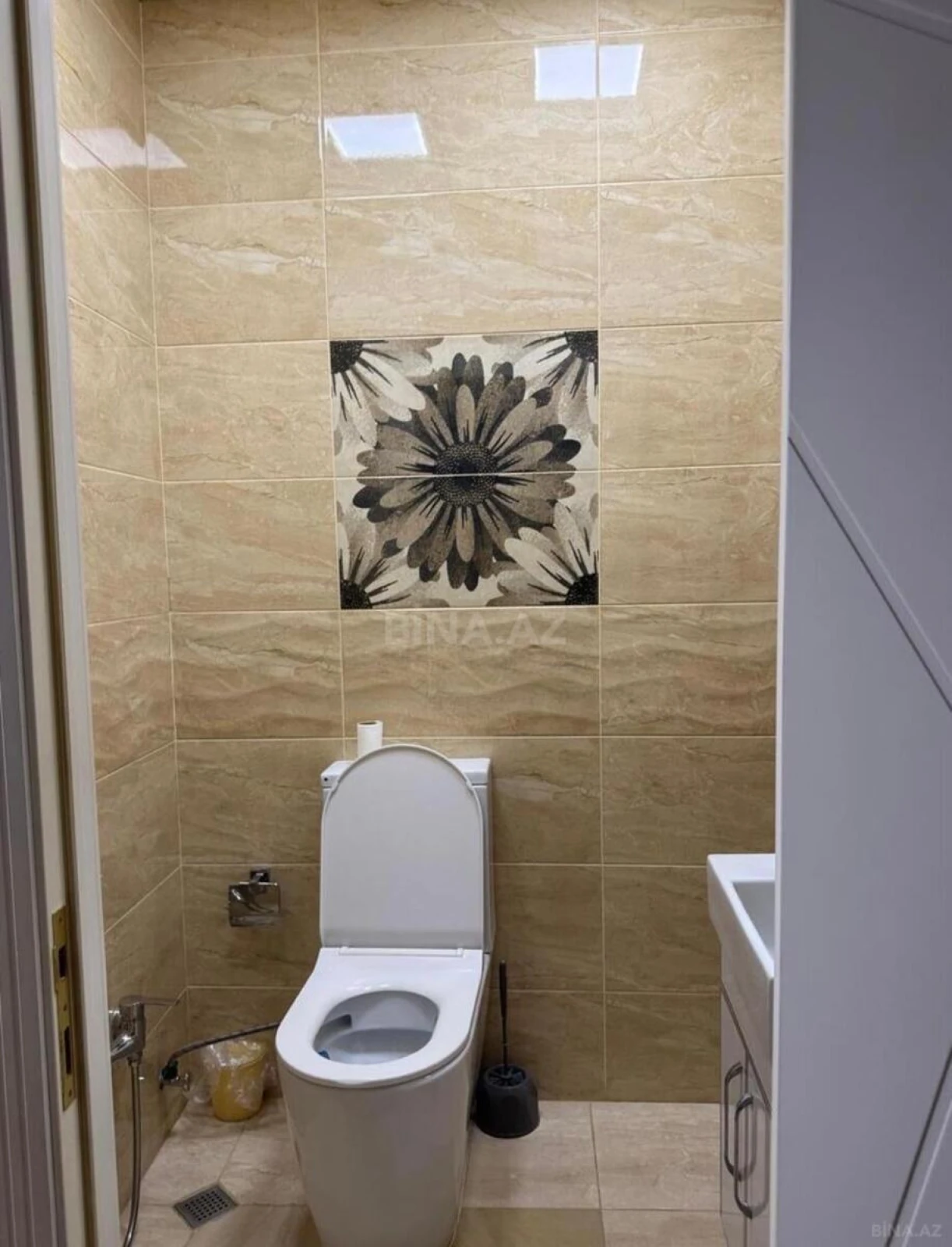 Satılır 3 otaqlı mənzil 130 m²