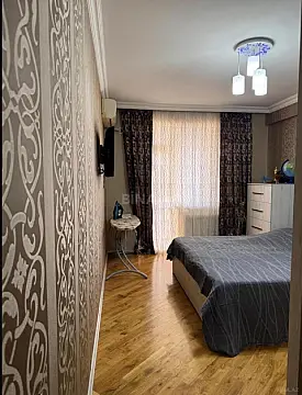 Satılır 3 otaqlı mənzil 130 m²