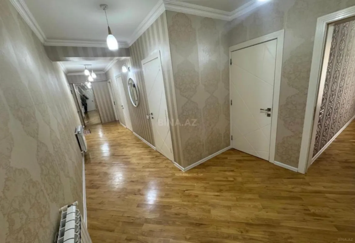 Satılır 3 otaqlı mənzil 130 m²