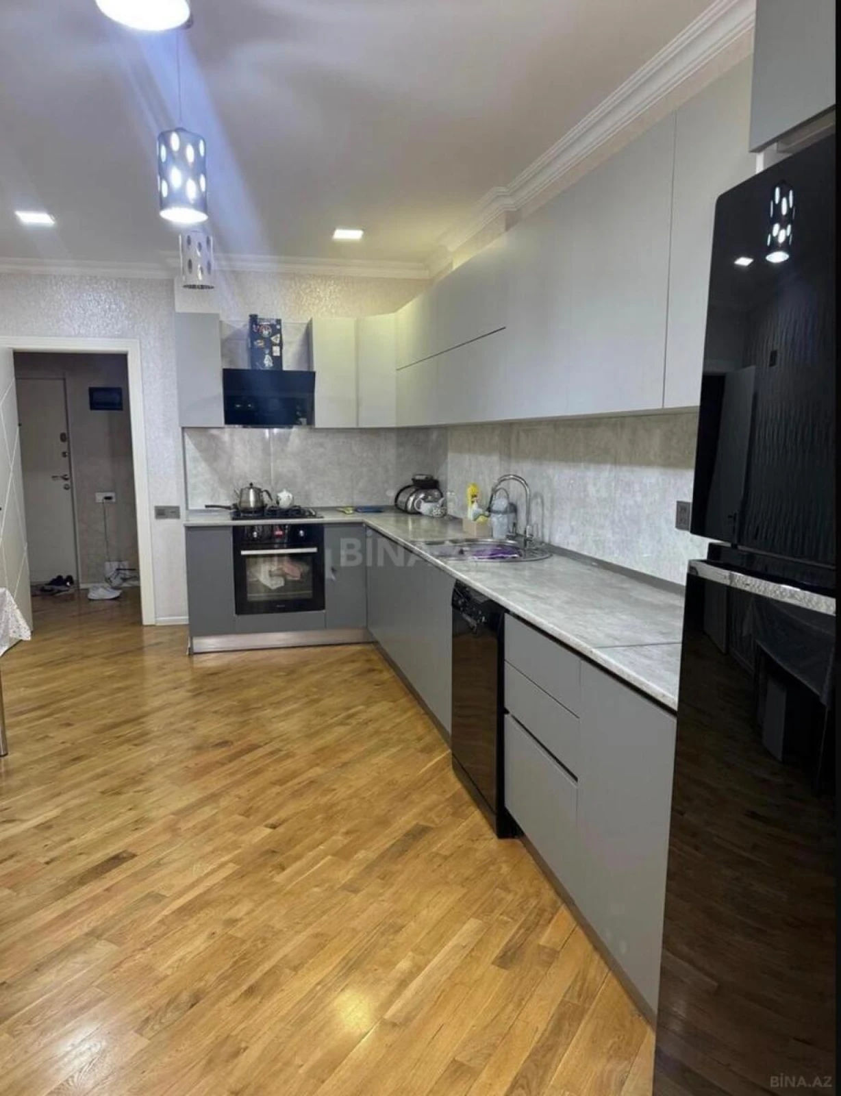 Satılır 3 otaqlı mənzil 130 m²