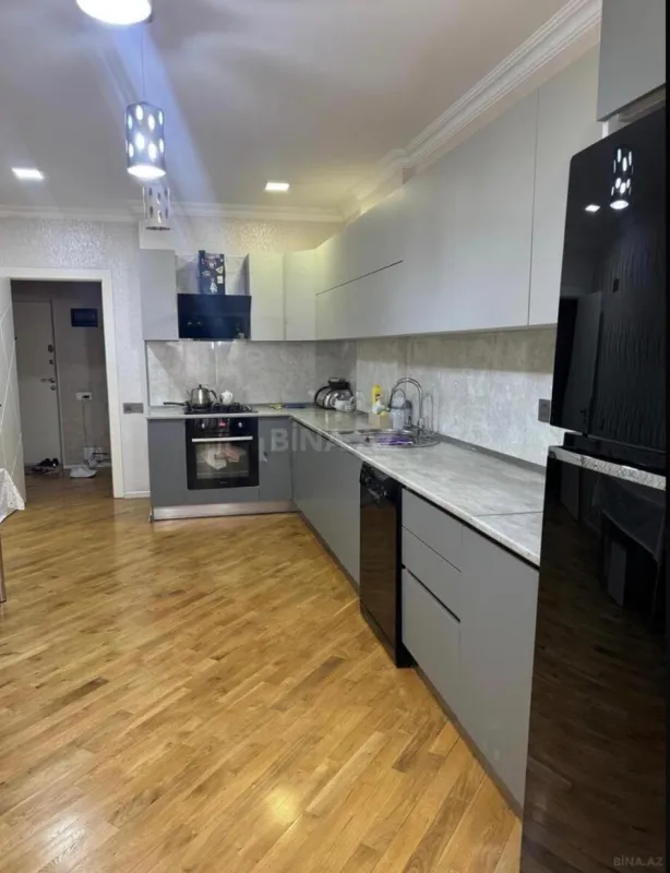 Satılır 3 otaqlı mənzil 130 m²