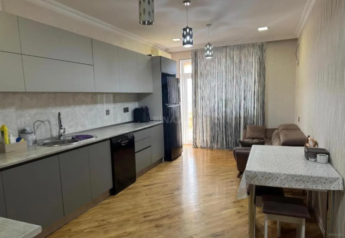 Satılır 3 otaqlı mənzil 130 m²
