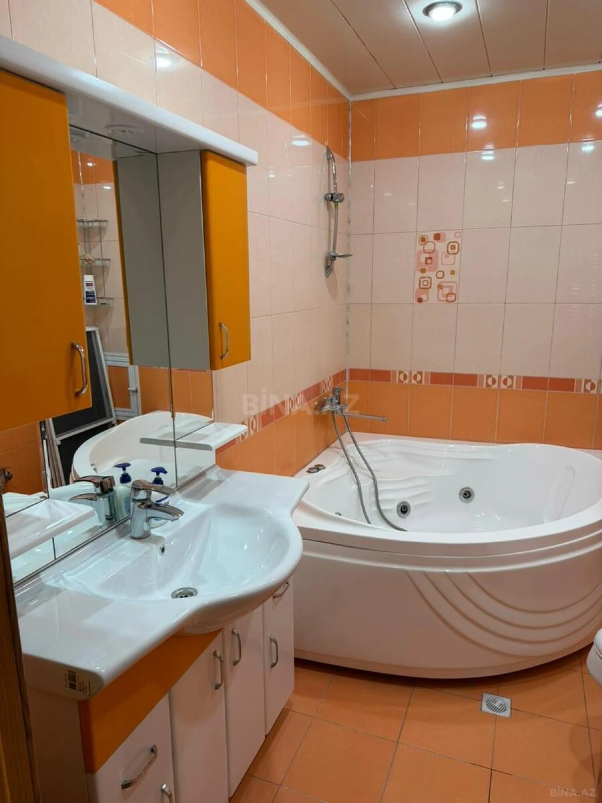 Kirayə verilir 3 otaqlı mənzil 125 m²