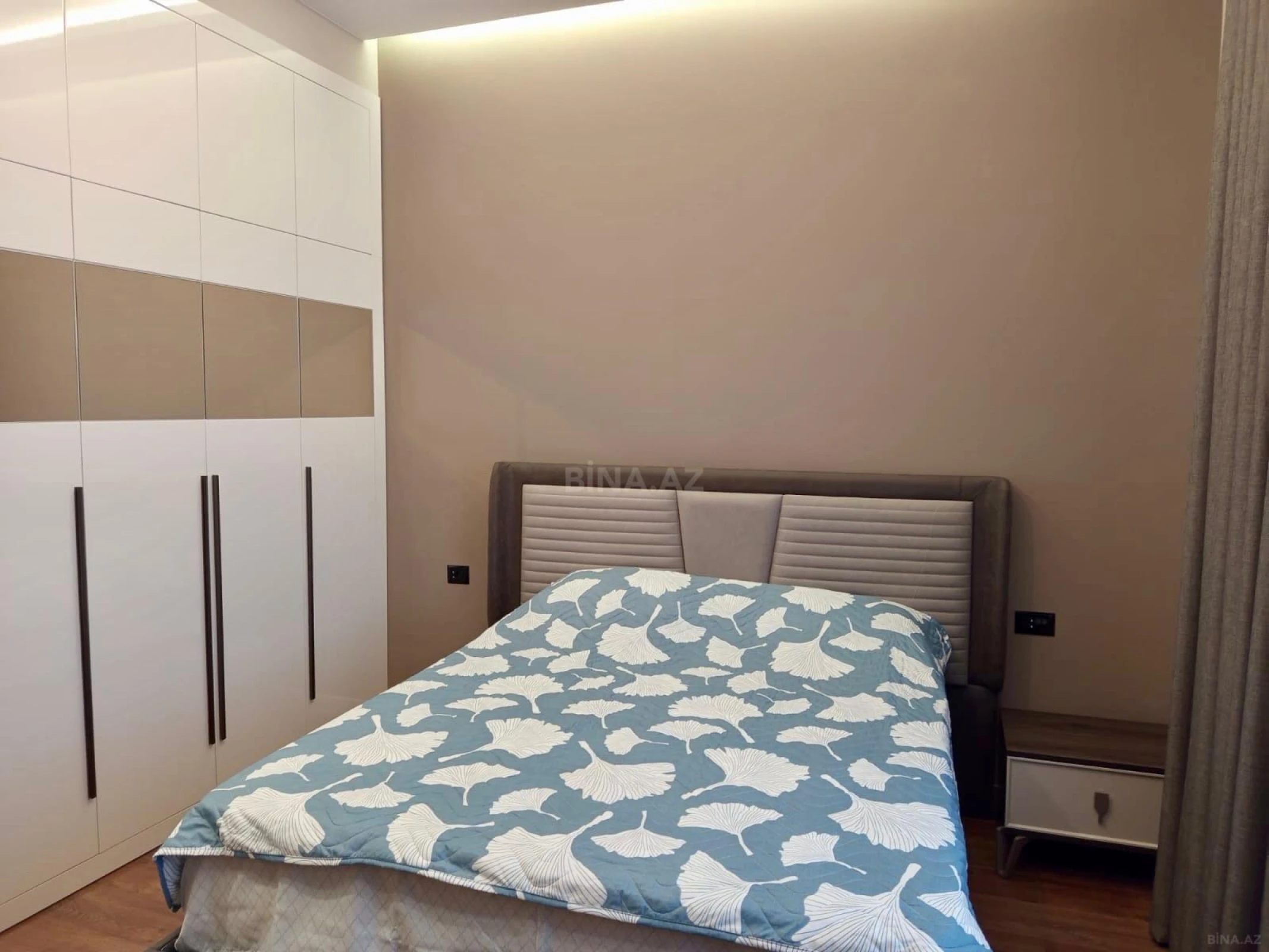 Kirayə verilir 3 otaqlı mənzil 160 m²