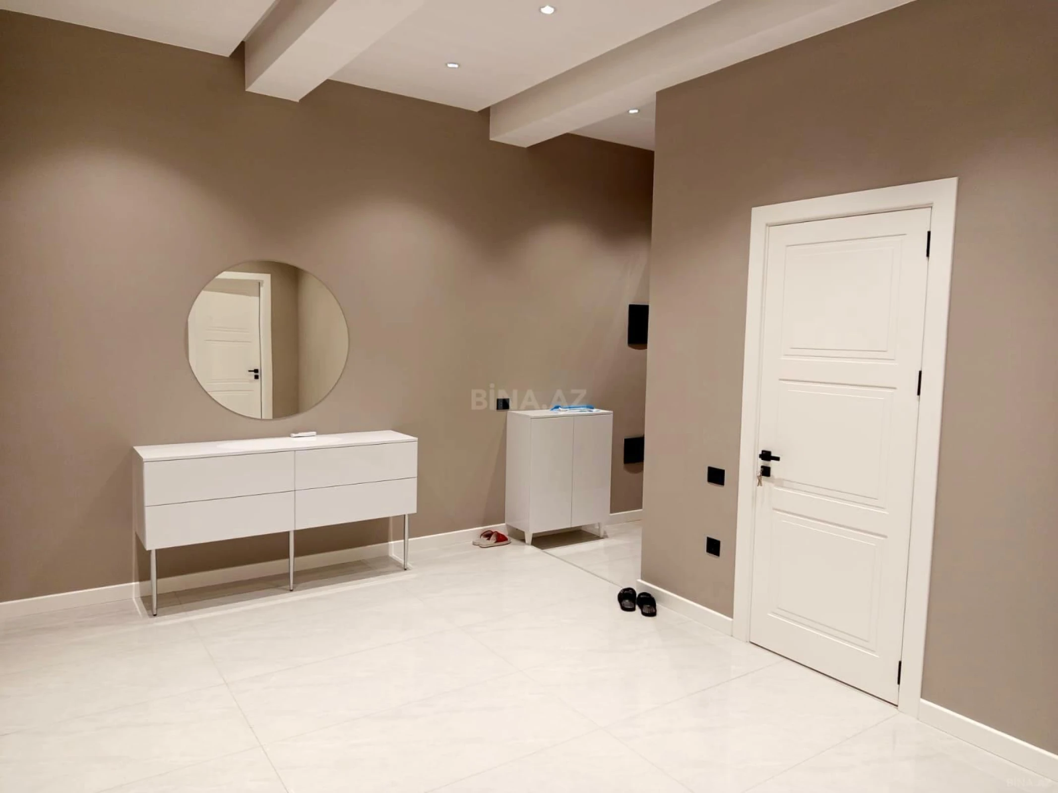 Kirayə verilir 3 otaqlı mənzil 160 m²