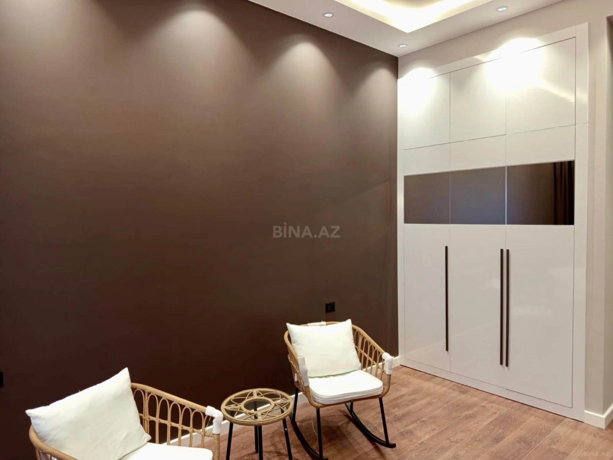 Kirayə verilir 3 otaqlı mənzil 160 m²