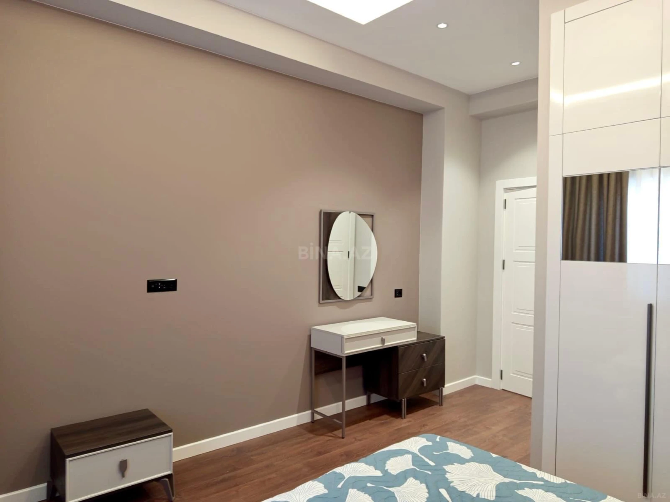 Kirayə verilir 3 otaqlı mənzil 160 m²