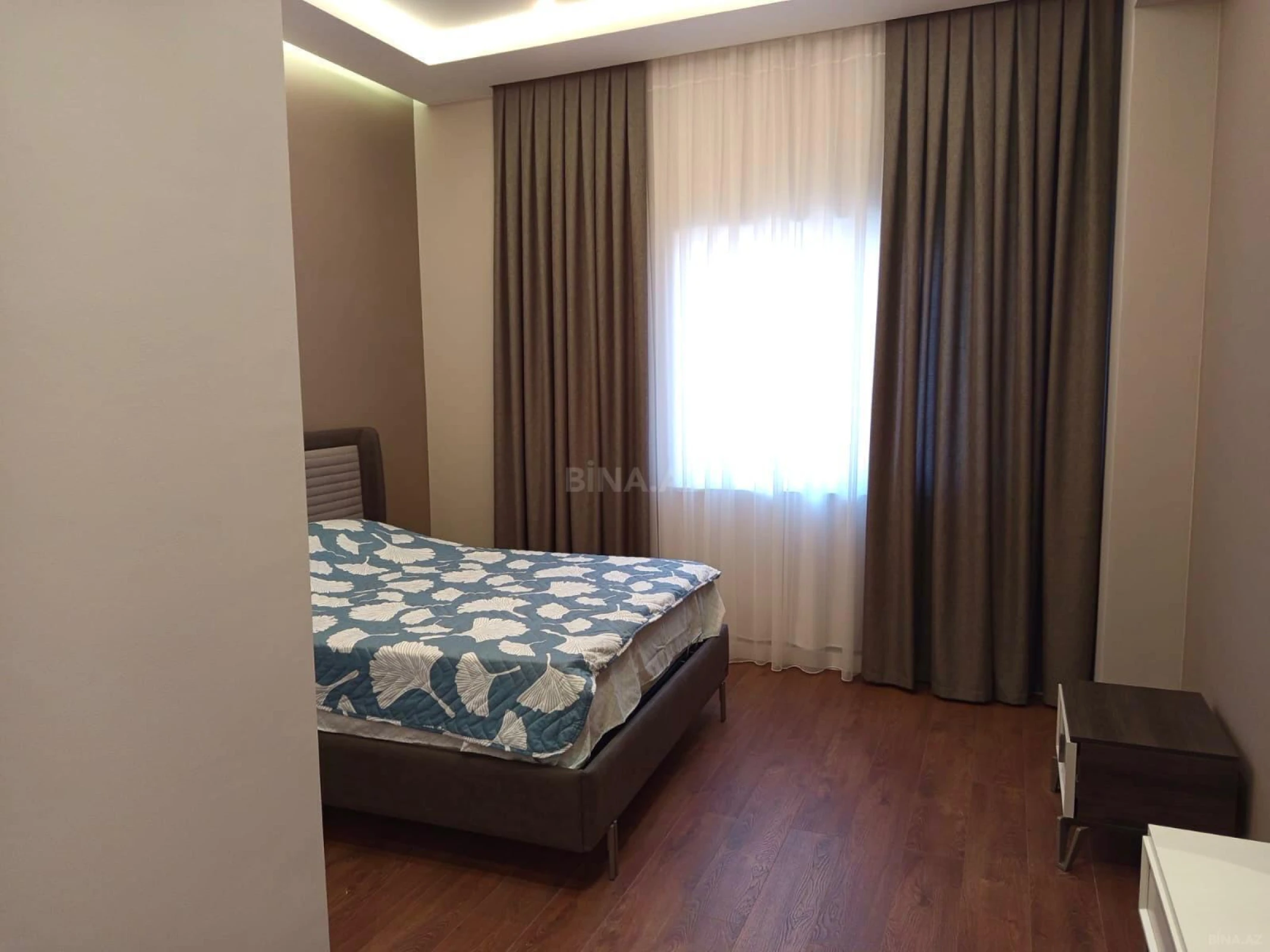 Kirayə verilir 3 otaqlı mənzil 160 m²