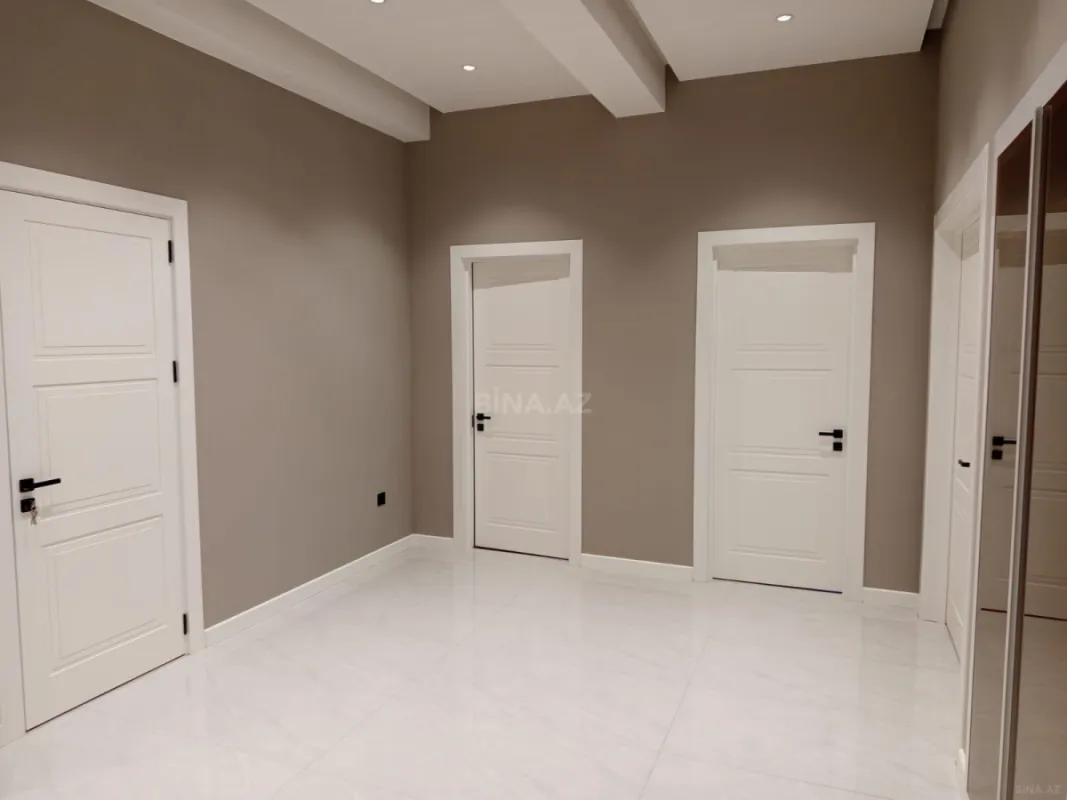 Kirayə verilir 3 otaqlı mənzil 160 m²