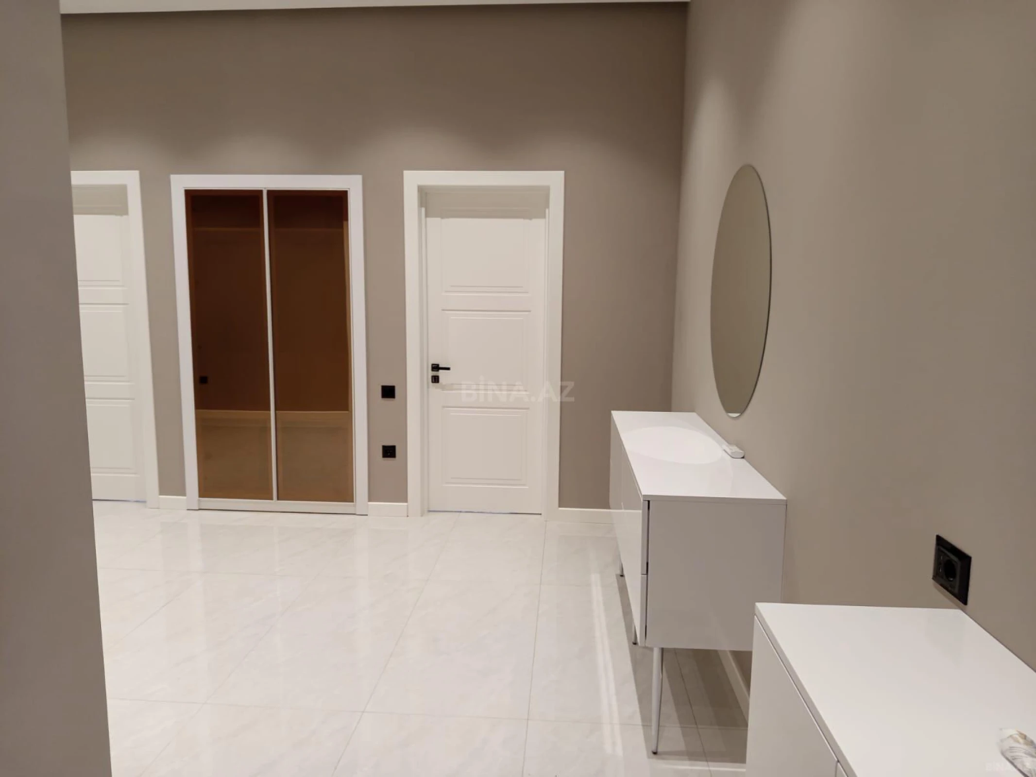 Kirayə verilir 3 otaqlı mənzil 160 m²