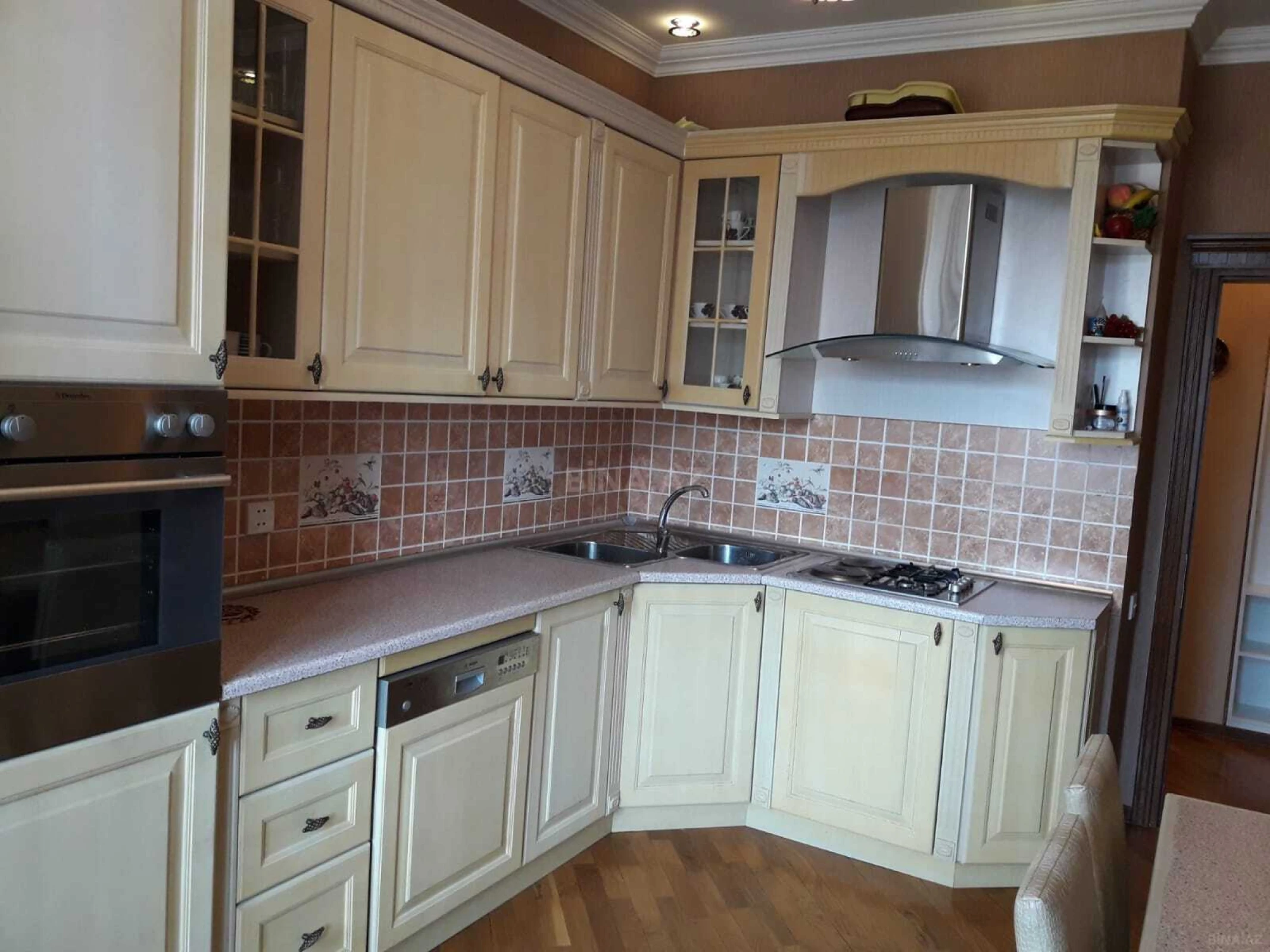 Kirayə verilir 3 otaqlı mənzil 110 m²