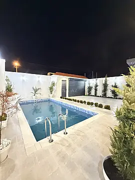 Satılır 5 otaqlı həyət evi 240 m²