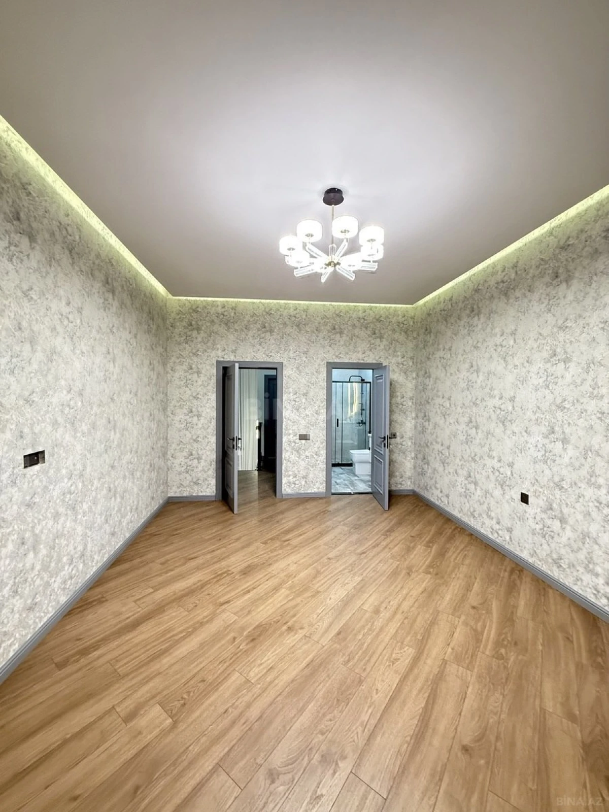 Satılır 5 otaqlı həyət evi 240 m²