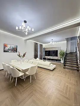 Satılır 5 otaqlı həyət evi 240 m²