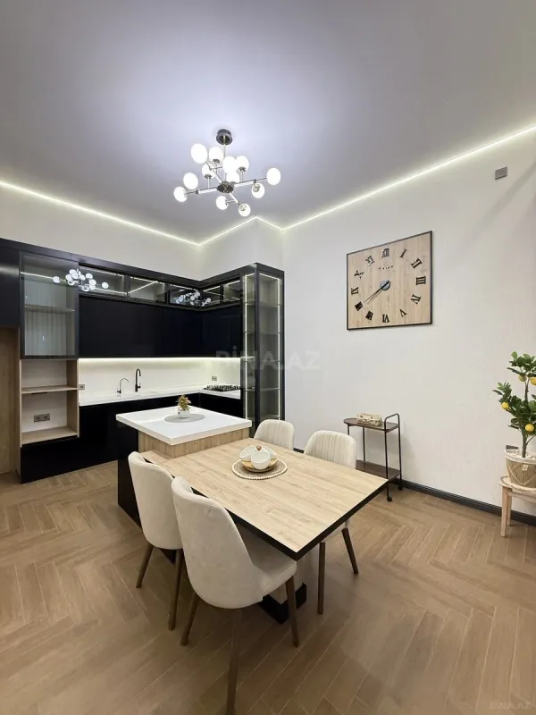 Satılır 5 otaqlı həyət evi 240 m²
