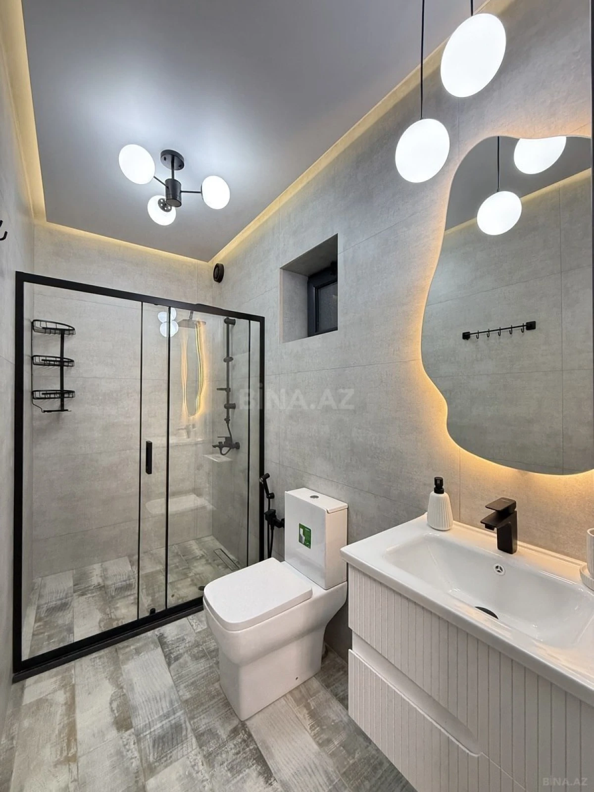 Satılır 5 otaqlı həyət evi 240 m²