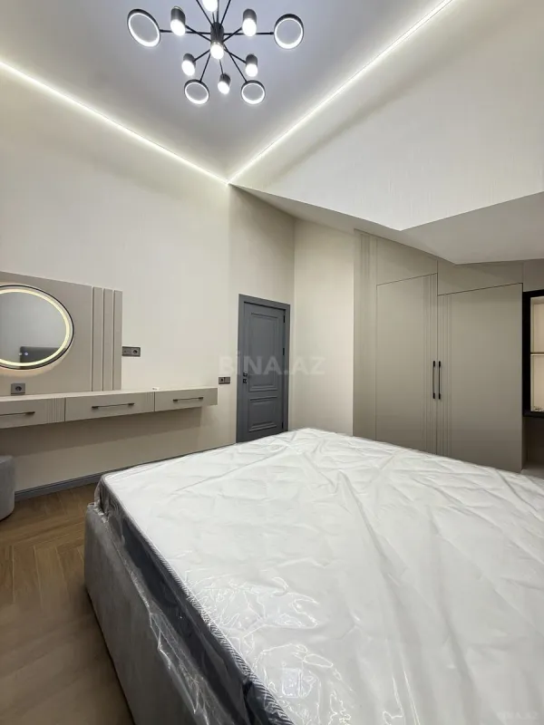 Satılır 5 otaqlı həyət evi 240 m²