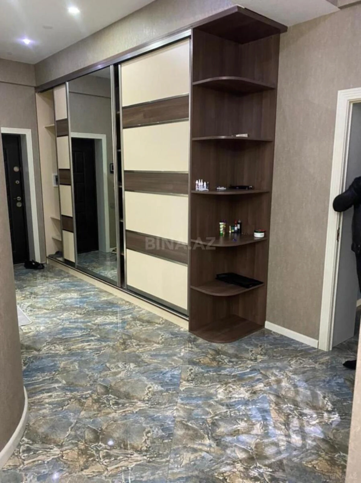 Kirayə verilir 2 otaqlı mənzil 90 m²